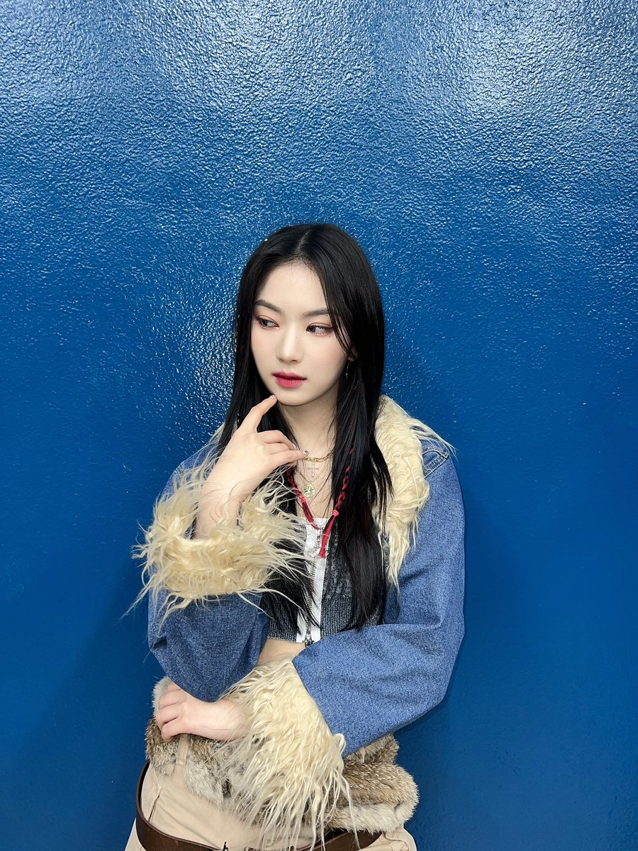 (Copying everyone)

Manner shall be the main point to whenever you attend a very-dear event, as in our very own party to behold. Hence I, Lee Chaeyoung aka Isabelle Raline arrived in style with my suits and a reserved place to take as part of the Fairchild household mainline.
