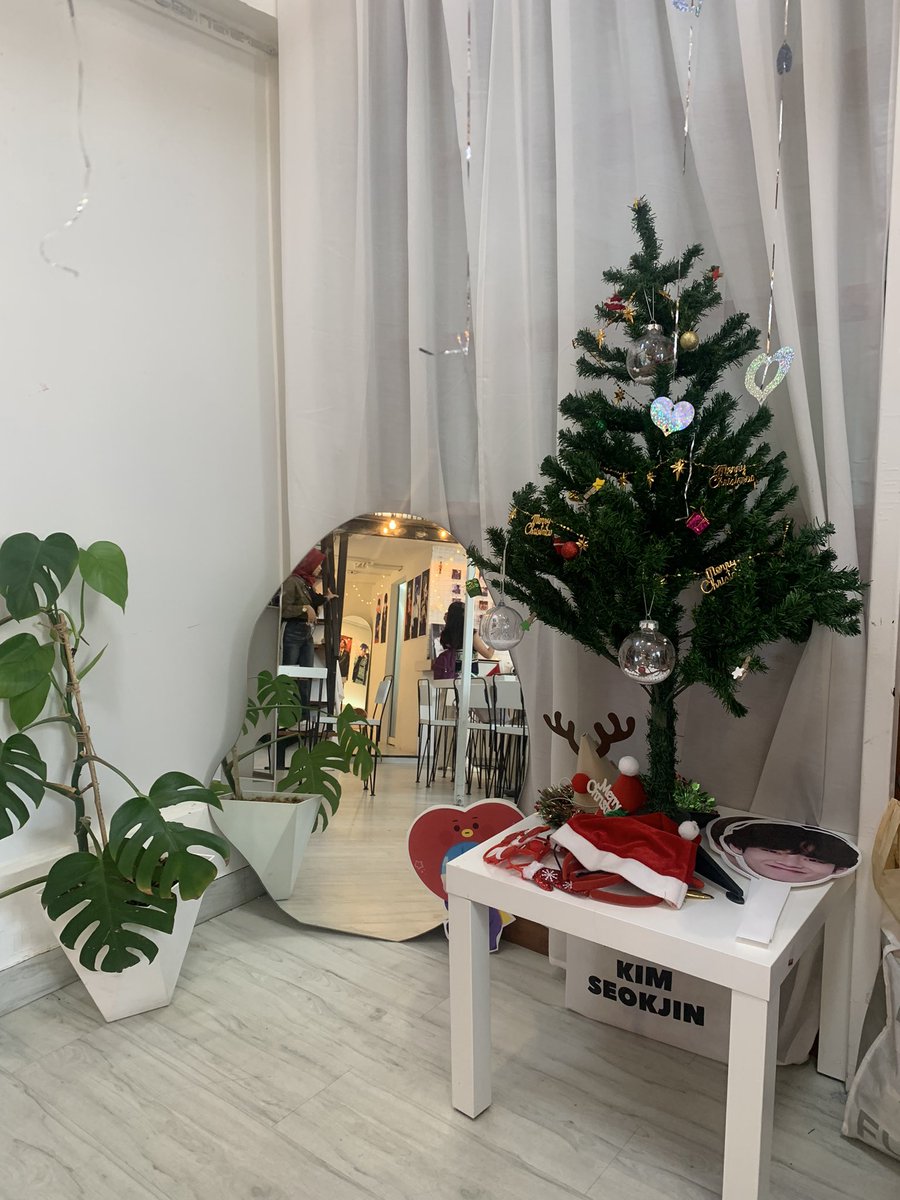 miomaomiomao_'s tweet image. ⭐️🎄 #christmastreewithtinyboy