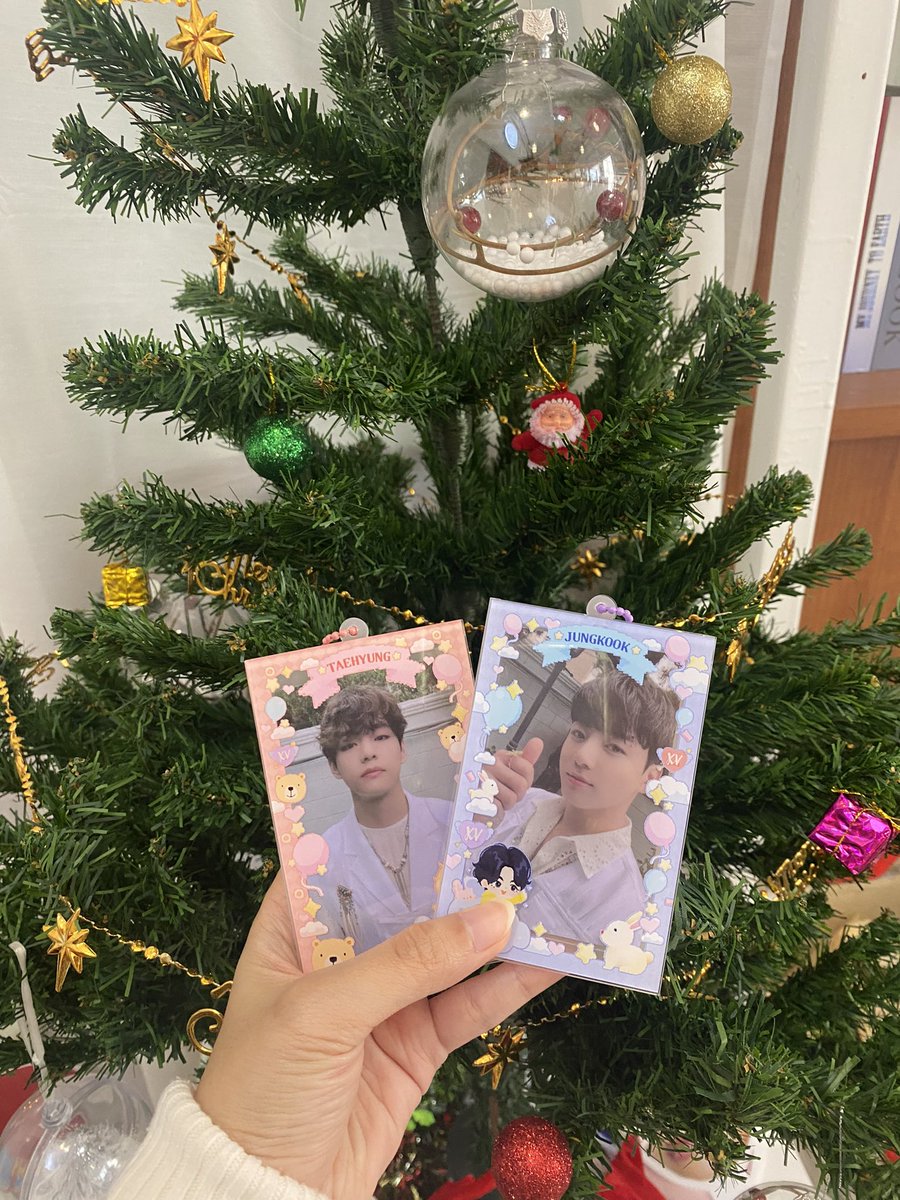 Zleepers's tweet photo. คาเฟ่น่ารักมากกก ขนมอร่อยด้วย อยากได้กรอบลอยน้องแทค่ะ 5555555 🧸🎄 #Christmastreewithtinyboy https://t.co/Nn8PkA1HlV