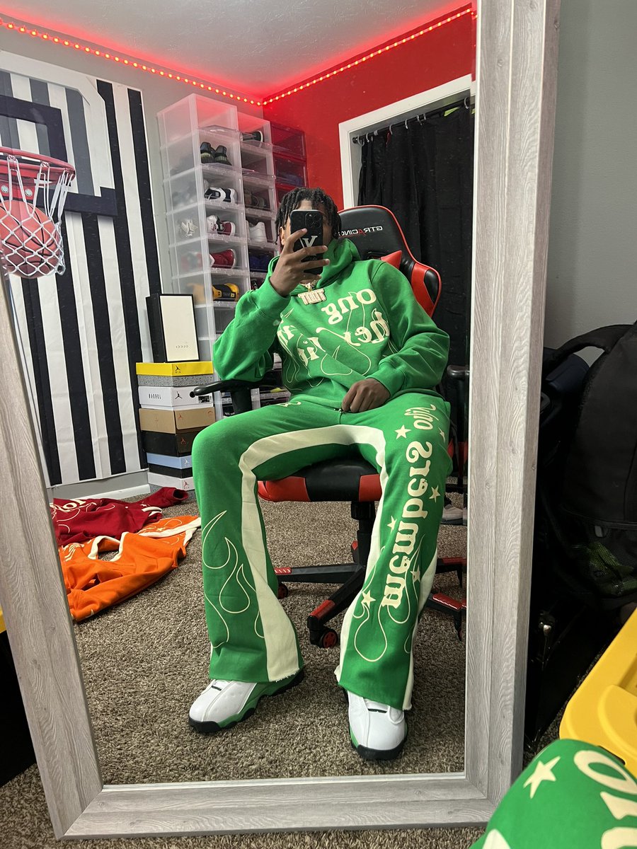 Millionairedept's tweet photo. These Broke the Internat💥 https://t.co/D17kZRnqEJ