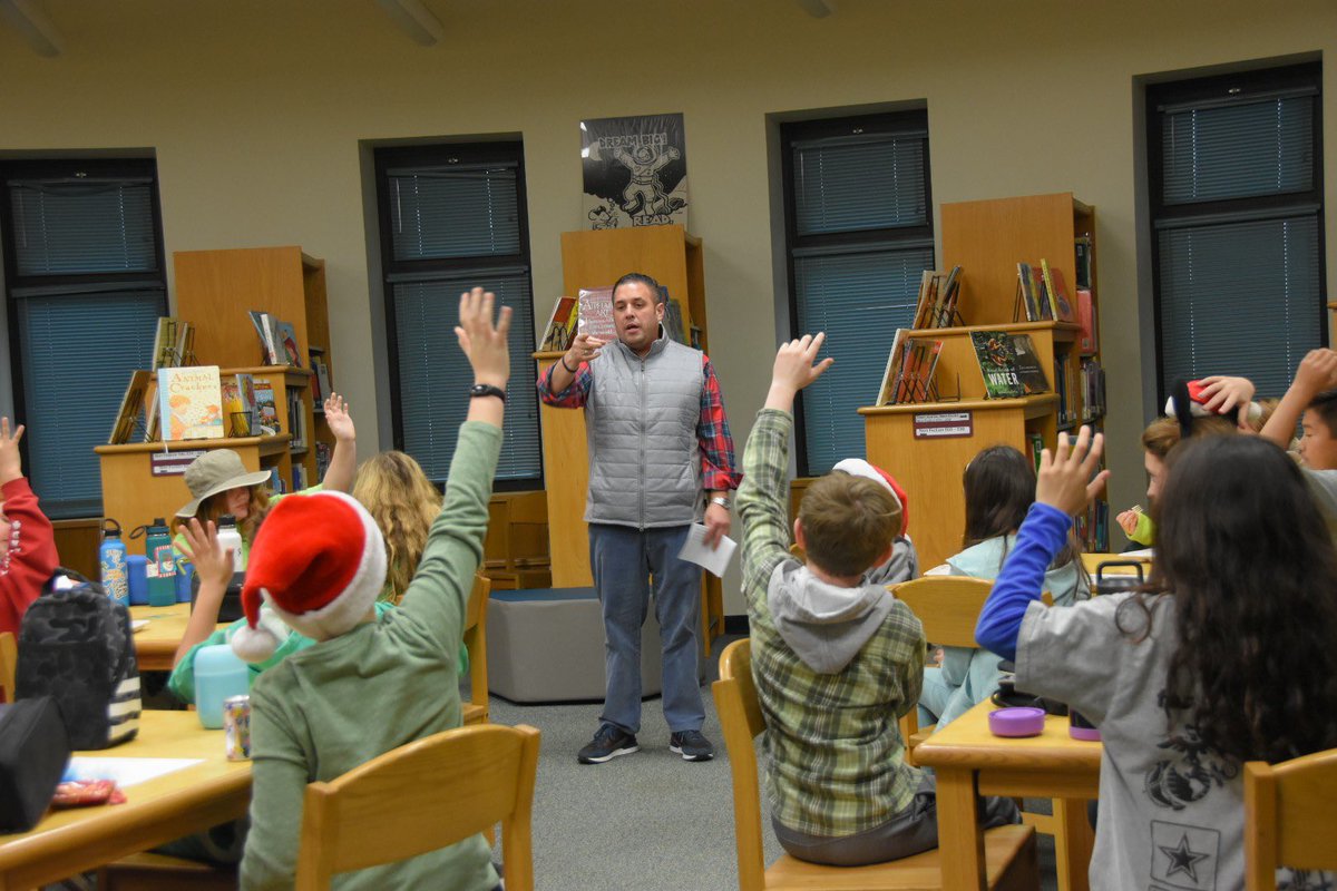 ANTHONYDESPO's tweet image. Before heading off to holiday break, I was invited to talk to #NY04 students @CentreAve_ERSD in #EastRockawayNY. 

We chatted about branches of govt, how municipalities work together &amp;amp; discussed political campaigns. 

Great questions/awesome convo. Thanks for having me!