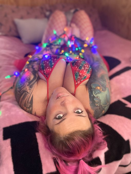 Merry Christmas Eve! Retweet if you would get tangled up with me 😈 #MerryChristmas #MerryChristmas2022