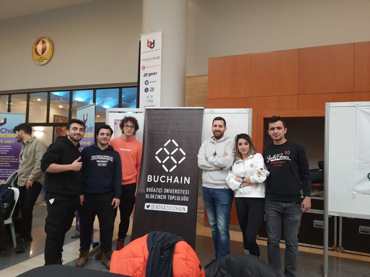 bogazicichain's tweet photo. Biz de Ankara’dayız! 👋🏻

@odtublockchain tarafından düzenlenen @DaysBlockchain harika geçiyor! Ellerinize sağlık hocam 💙

#BUchain ile tanışmak, topluluğumuza katılmak, rozet ve sticker’larımızı almak isteyenleri standımıza bekliyoruz ↩️ https://t.co/hfDqUphBnW