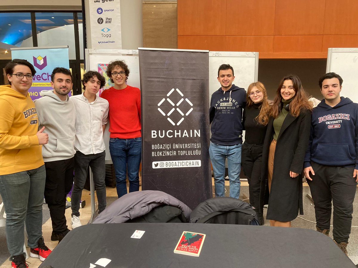 bogazicichain's tweet photo. Biz de Ankara’dayız! 👋🏻

@odtublockchain tarafından düzenlenen @DaysBlockchain harika geçiyor! Ellerinize sağlık hocam 💙

#BUchain ile tanışmak, topluluğumuza katılmak, rozet ve sticker’larımızı almak isteyenleri standımıza bekliyoruz ↩️ https://t.co/hfDqUphBnW