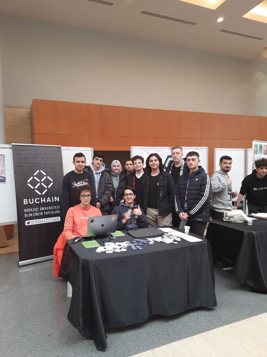 bogazicichain's tweet photo. Biz de Ankara’dayız! 👋🏻

@odtublockchain tarafından düzenlenen @DaysBlockchain harika geçiyor! Ellerinize sağlık hocam 💙

#BUchain ile tanışmak, topluluğumuza katılmak, rozet ve sticker’larımızı almak isteyenleri standımıza bekliyoruz ↩️ https://t.co/hfDqUphBnW
