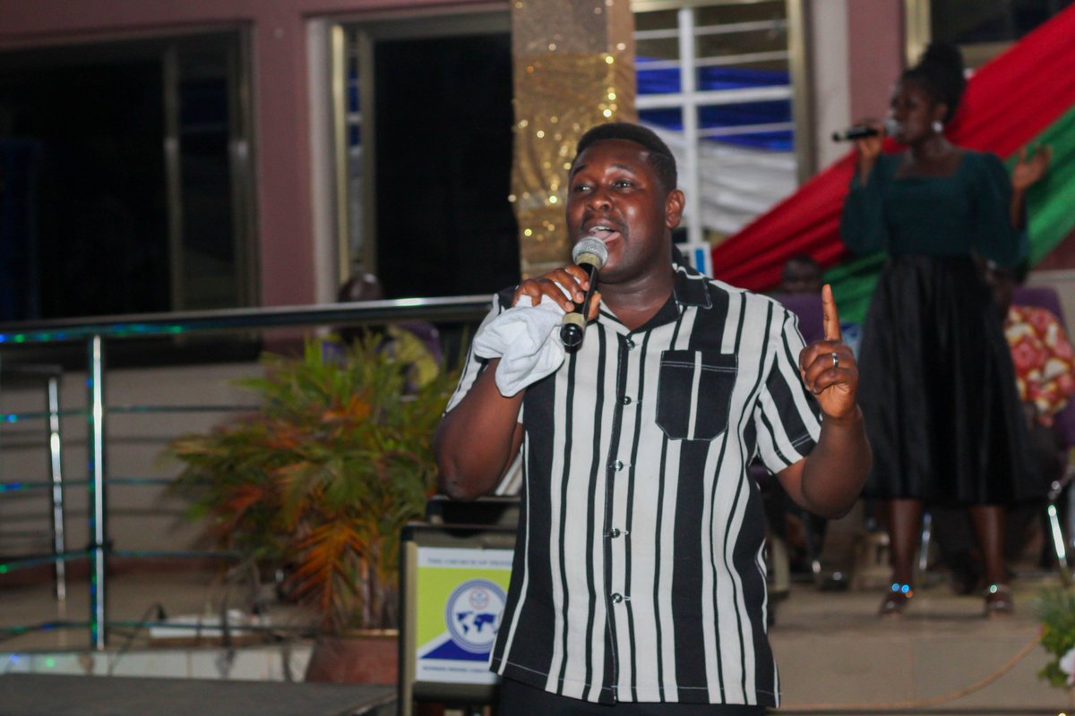 cop_ridge's tweet photo. DAY 2 OF CHRISTMAS CONVENTION || EVENING SESSION

SONG MINISTRATION BY @thisisKWAKU 💥💥

#PossessingtheNations https://t.co/o37jvqgSdx