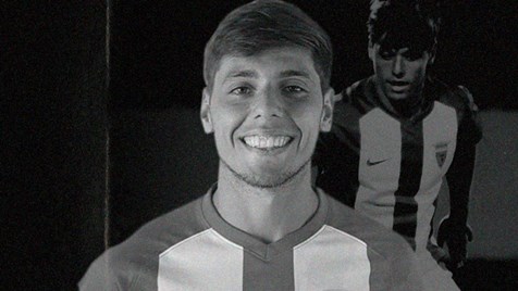 CabineSport's tweet photo. Fábio Garrido, ex-jogador do Belenenses e Barreirense, morreu hoje aos 21 anos.

O jovem natural de Lisboa jogou na formação do Beira-Mar Almada, do Belenenses, do Sporting, do Nacional e do Tondela. 

A Cabine envia as mais sentidas condolências. https://t.co/Sl6gxEEJuT