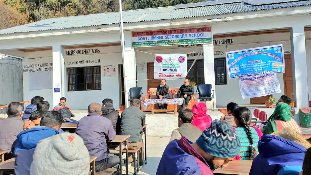 DICKishtwar's tweet photo. #goodgovernanceweek22
#PrashasanGaonKiAur
Awareness camp under Project "SAMPAN" organised at Bhata Palmar, for saturation of Agriculture and Allied sectors through active participation of PRIs & Self Help Groups.
@diprjk
@dckishtwar
@Devansh_IAS
@JkAgriculture https://t.co/MVlANJjdYa