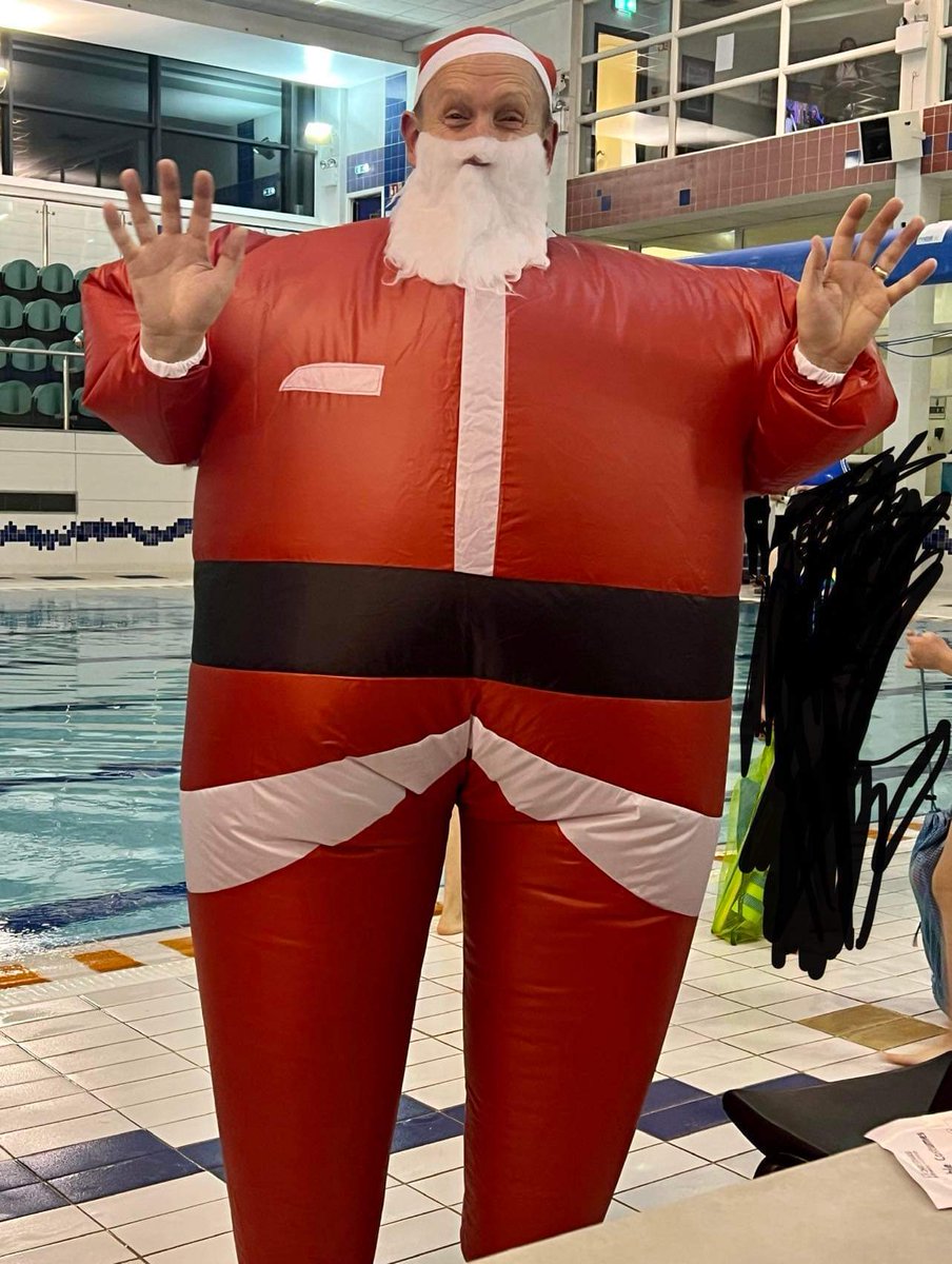 dbarryodonnell's tweet photo. @NotaBot1976 Elaine. The Range do a blow up Turkey, could get away with that. I used their blow up Santa for our swim club after our Santa suit didn't turn up!! Merry Christmas.🦃 https://t.co/41GDSTE1Po