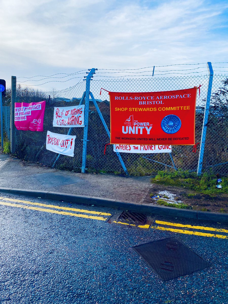Pleasure to join <a href="/CWUnews/">CWU</a> members and reps on the picket line this morning in Bristol Filton. 

Letter of solidarity &amp; £1,500 donation from RR Bristol branch to CWU Bristol and district branch✅.
 
#StandByYourPost 📮✉️.