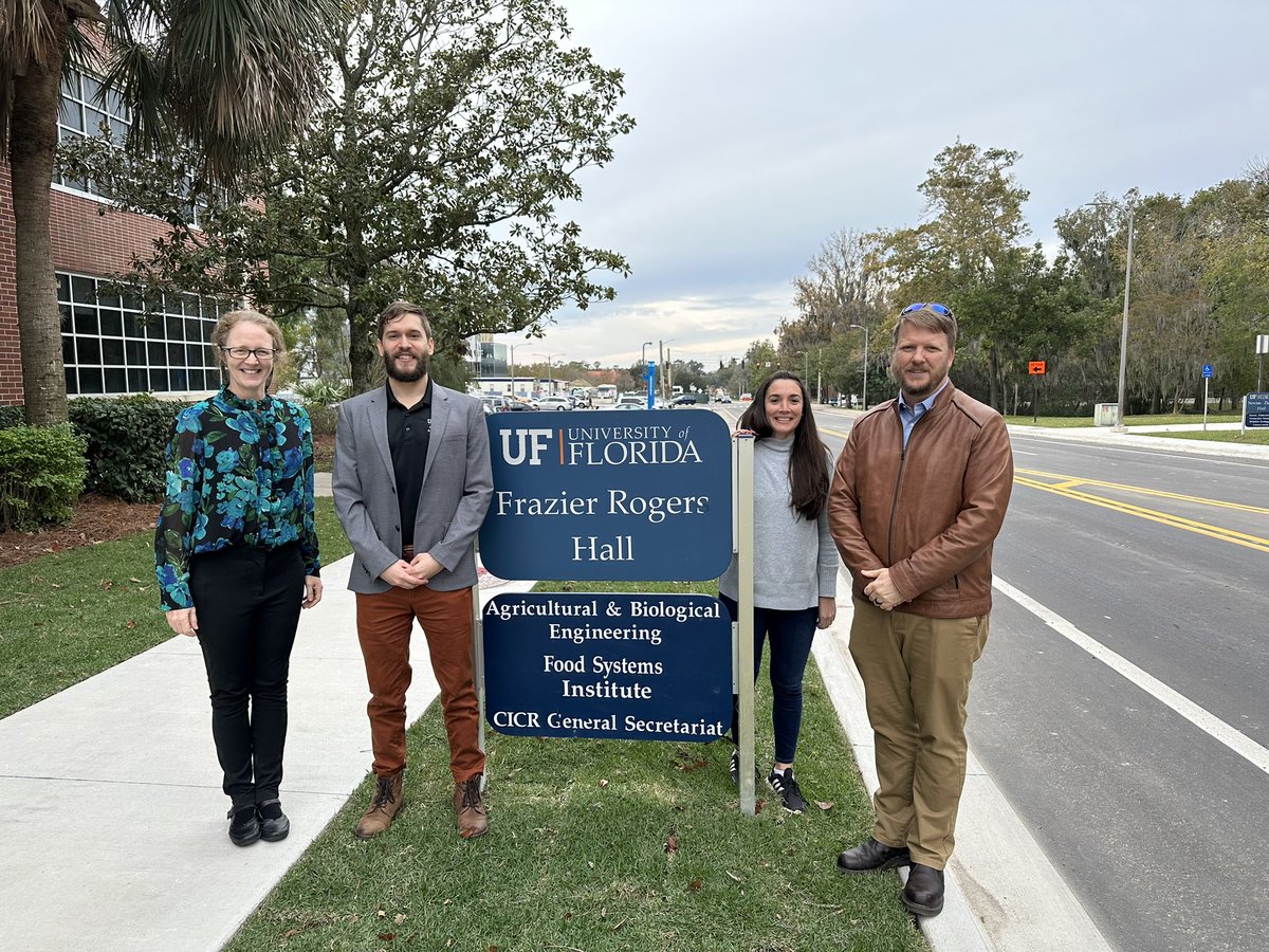G2EPlants's tweet photo. Congratulations Dr. @Olarcain from @UF_ABE finishing your PhD defense and teaching us about the fascinating world of lettuce microbiomes!! https://t.co/d8ohnkgQJx