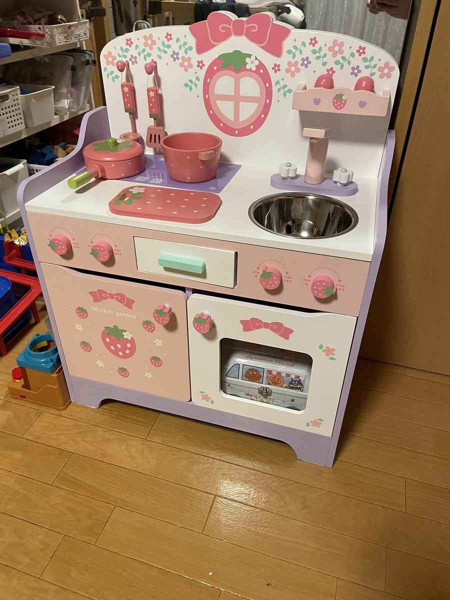 chiikusakuriko's tweet photo. サンタ業務完了

私はサンタ用のクッキーを食べ
夫はトナカイの歯形を意識しつつ生ニンジン齧ってる https://t.co/3mkuCHw90Z