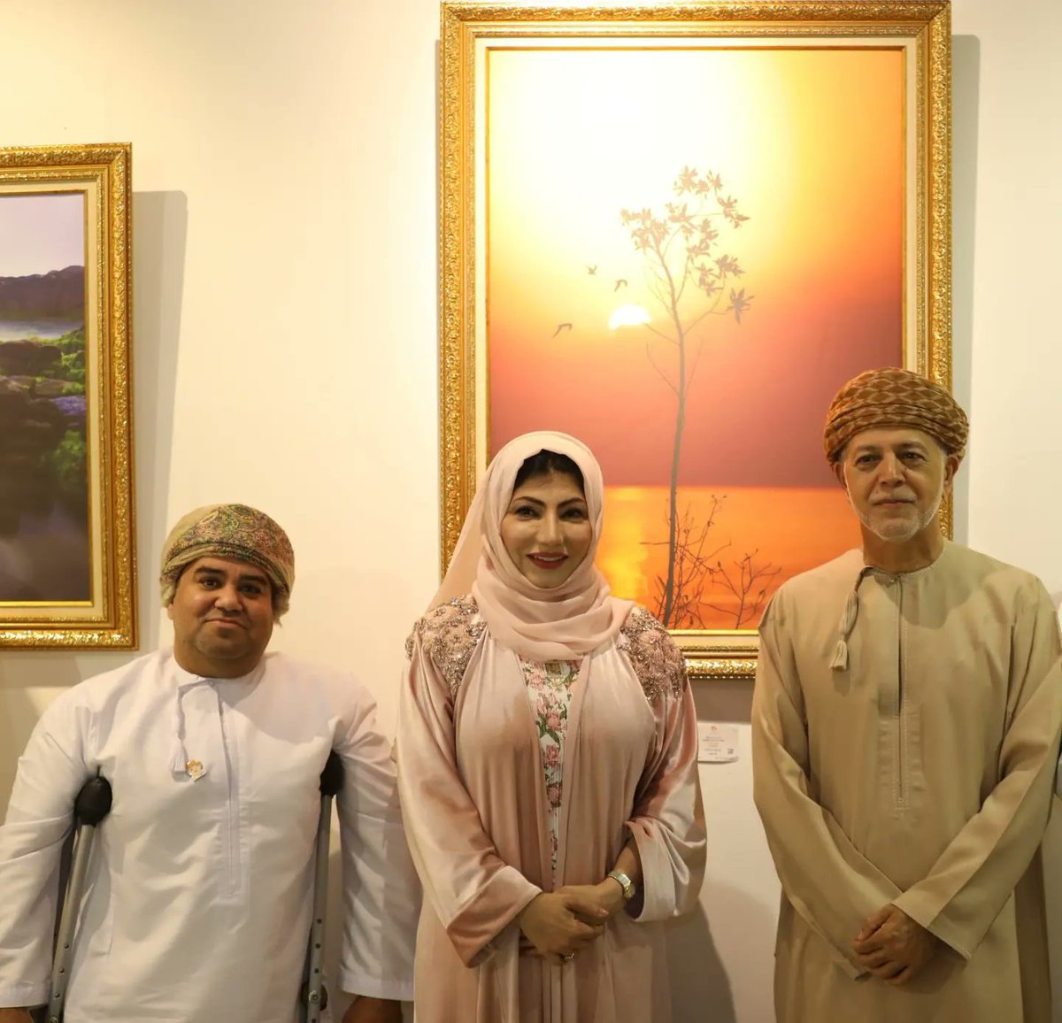 احتفلت مجموعة أداتي حياتي بافتتاح المعرض الفني العاشر للمجموعة تحت رعاية  الشيخ الزبير بن محمد الزبير  وذلك في صالة Art &amp; Soul gallery بمجمع السيف بالقرم وقد حمل المعرض مسمى منى تكريما وتخليدا لذكرى منى بنت ناصر العامرية عضوة سابقة وفنانة تشكيلية
تفاصيل: 
instagram.com/p/CmjUyqqo-xR/…