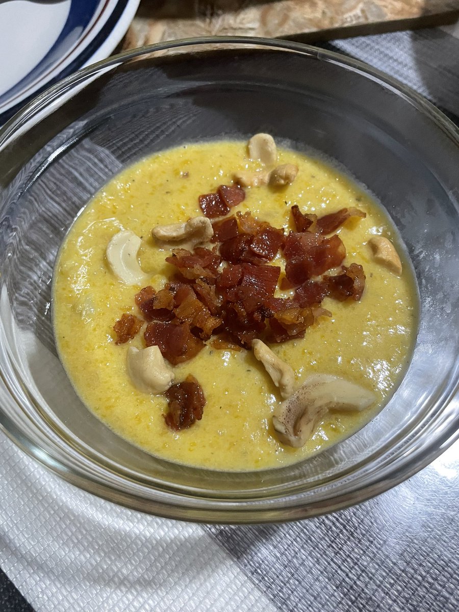 harvs_count's tweet photo. Cooked pumpkin soup with crispy bacon and cashews #DelMonteKitchenomics charot https://t.co/6ZrElc86ts