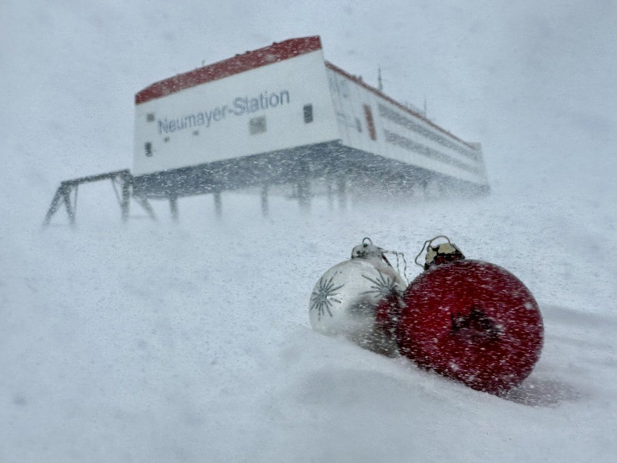 arndt_st's tweet photo. Merry Christmas around the world from #NeumayerStationIII . Outside, it’s snowing. I’m watching it from inside while a colleague plays the piano. It is my forth Christmas in #Antarctica - I am looking forward to a cosy evening with colleagues who became friends @AWI_Media @laeisz https://t.co/6OGs0UF4UY