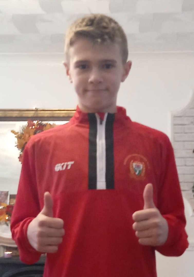 LeightonOConn09's tweet photo. We have great rugby clubs in Maesteg's Llynfi Valley. 

Jack, my eldest grandson, has just received his Christmas present off @MaestegQuinsRFC an incredible jacket. #ourvalley #Maesteg https://t.co/5SCVSkavOA