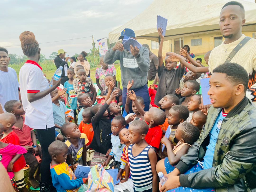 WeAreYouthsUg's tweet photo. Thanks to everyone that donated, travelled and contributed to this Charity outreach. We have always reached communities that deserve an hand. This was the Kids Christmas Party at @greatchildfound Buwambo.

#WAYcharityDrive https://t.co/NHD89tMPin