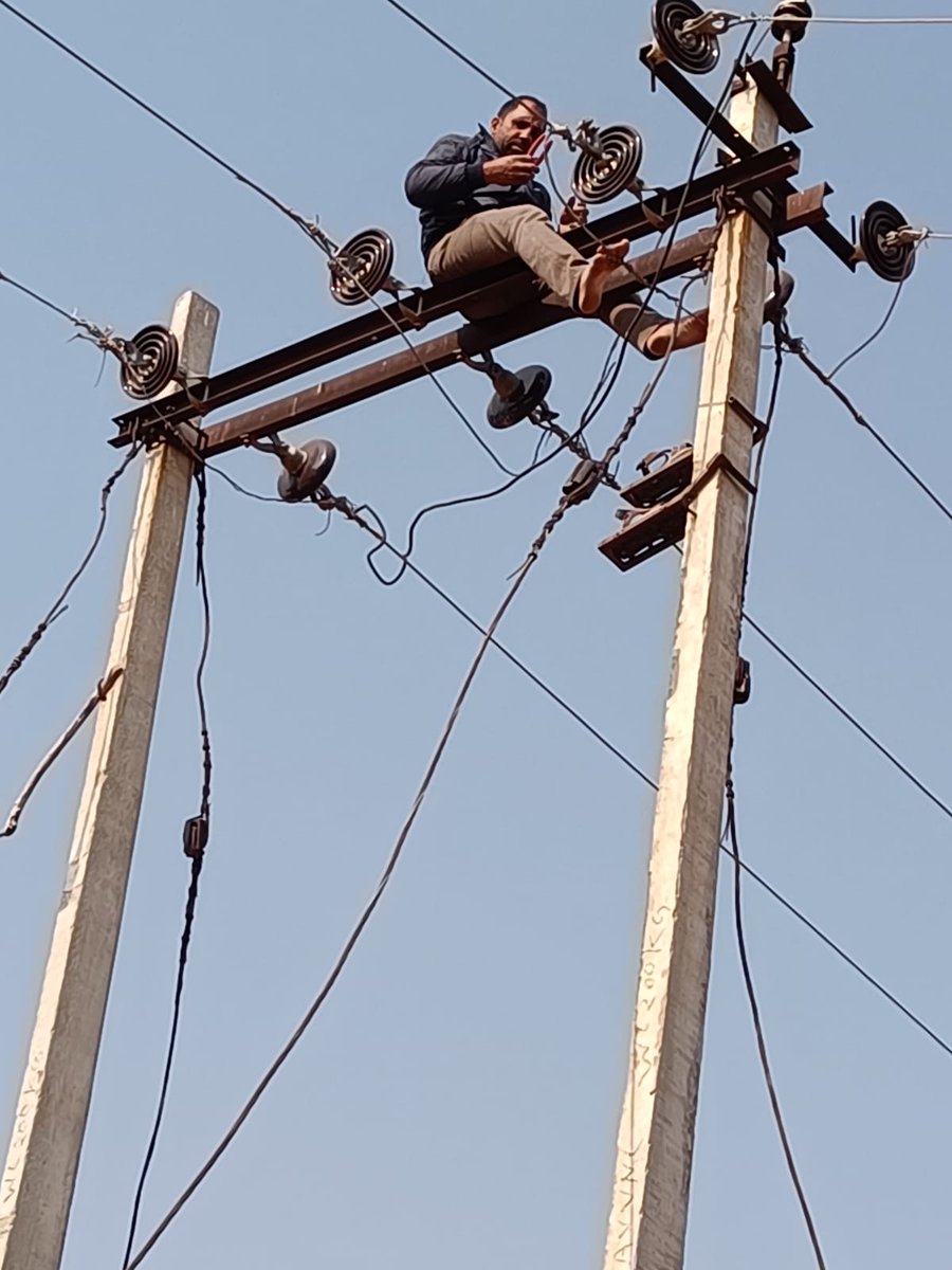 #ops_बिजली_निगमों_मे_बहाल_करो
माननीय मुख्यमंत्री जी से पेंशन विहीन #विधुत विभाग के कर्मचारियों को आशा ही नहीं पूर्ण विश्वास है कि #पुरानी पेंशन योजना का लाभ हमें भी जल्द दिया जाये !
निवेदक: बिजली कर्मचारी राजस्थान
<a href="/ashokgehlot51/">Ashok Gehlot</a>
<a href="/BSBhatiInc/">Bhanwar Singh Bhati</a>
<a href="/bharatjodo/">Bharat Jodo</a>
<a href="/INCIndia/">Congress</a>
<a href="/RahulGandhi/">Rahul Gandhi</a>