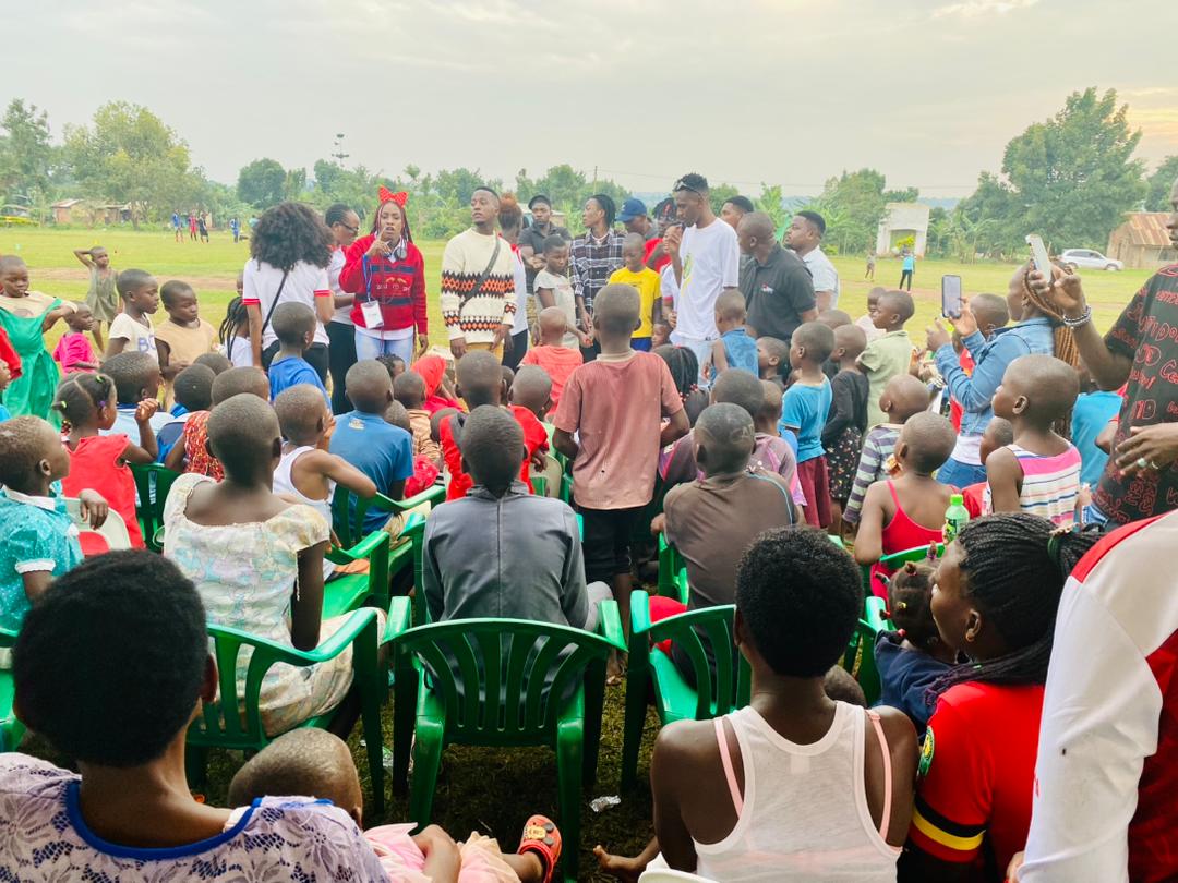 WeAreYouthsUg's tweet photo. Thanks to everyone that donated, travelled and contributed to this Charity outreach. We have always reached communities that deserve an hand. This was the Kids Christmas Party at @greatchildfound Buwambo.

#WAYcharityDrive https://t.co/NHD89tMPin