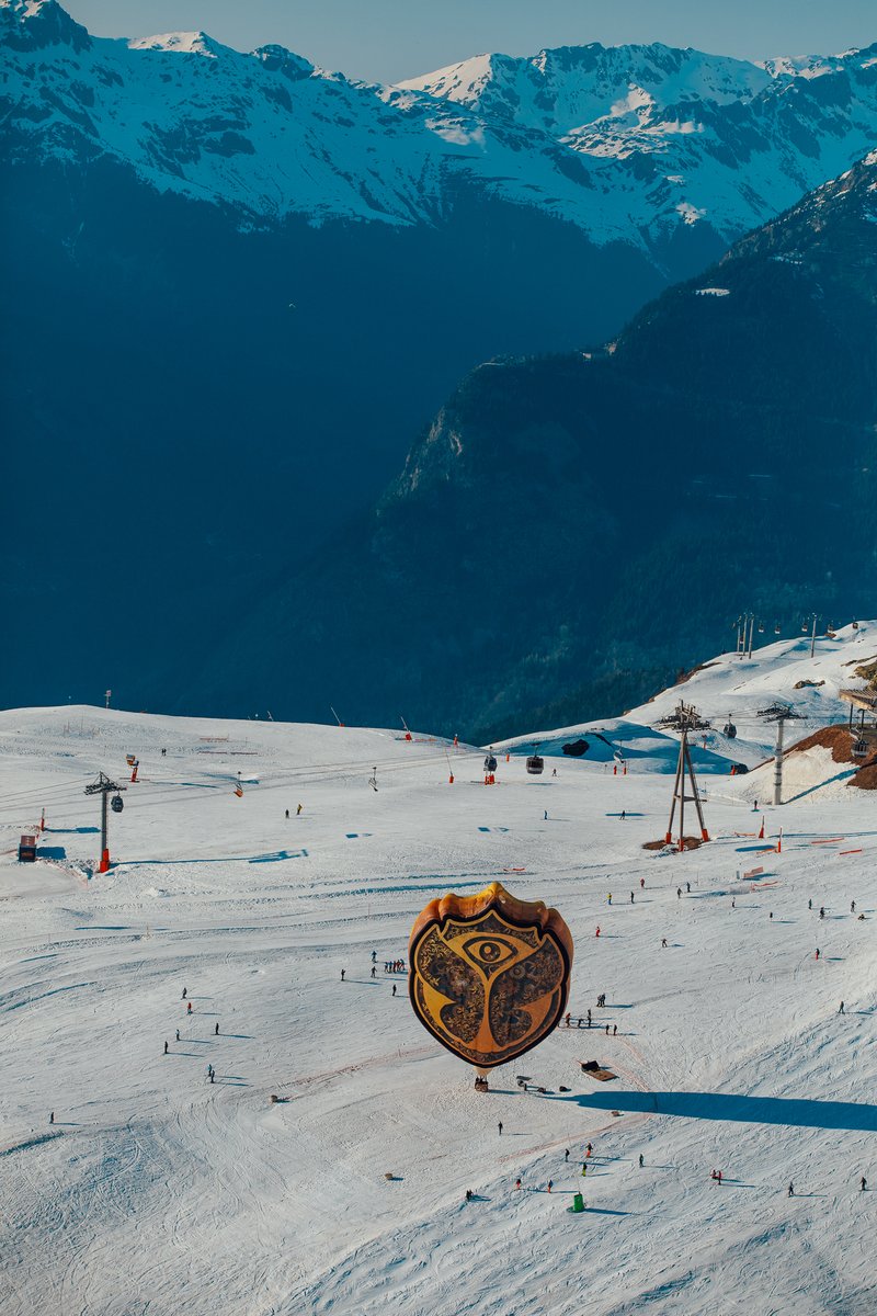 TMLwinter's tweet photo. Zephyr in the wonderful surroundings of @alpedhuez https://t.co/6m0eti8g45