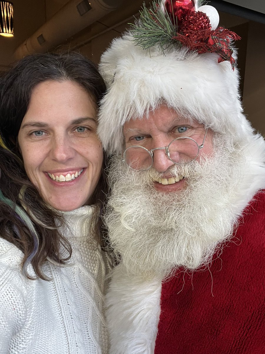 The_Real_Azure's tweet photo. Santa selfie @Vikings game! Merry Christmas #skol https://t.co/DxC797IYAn