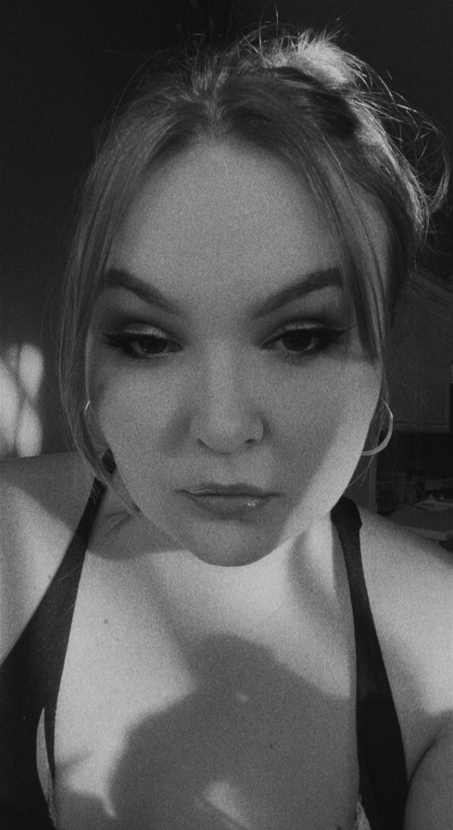 ohhsnapsteph's tweet photo. @sarahschauer a little black and white moment for sure https://t.co/upabSplyCA
