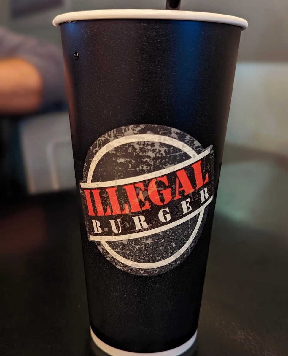 Happy Holidays from our family to yours! 🎄💕🎁

#holidayseason #illegalburger #illegalburgercolorado #colorado #denvercolorado #coloradofoodie #cheeseburgers #hamburgers #fries #soda #daenverhappyhour #303 #burger #bestburgers #denversburgers #cheesefries #denver