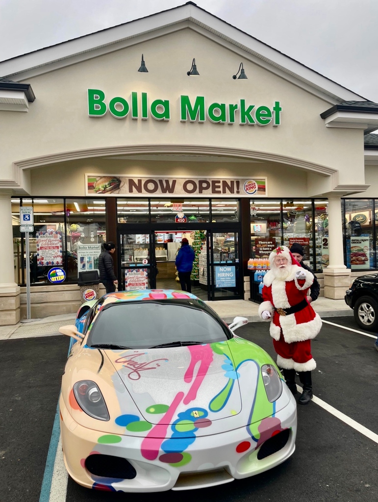 Even Santa🎅 is visiting Bolla Market and grabbin’ his daily pick-me-ups ☕️🥤🍩🍔 ⏰❗️This is a nice alternative to his sleigh 

#bollamarket #burgerking #grandopening #christmas #holidays  #newyork #newjersey #longisland #santa #presents #cars #gas #deerpark #nassau #suffolk