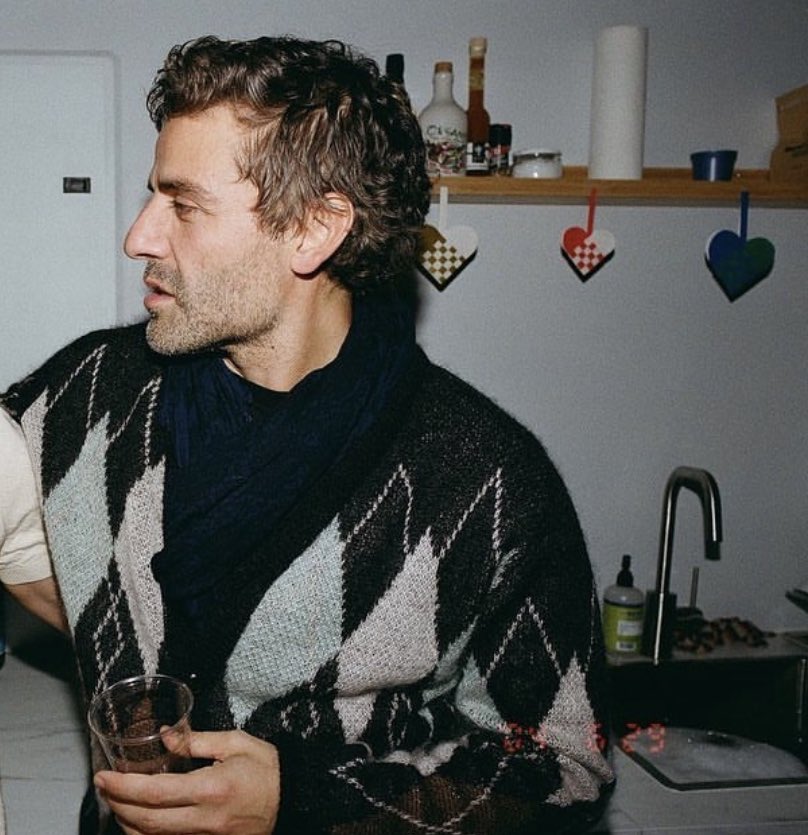 UphillForOddity's tweet photo. xmas husband duties at your mother in law’s house:

be the favorite
wear the best sweaters
drink too much coffee
give the best presents
nap on the couch at least twice https://t.co/rDxBihBhcQ