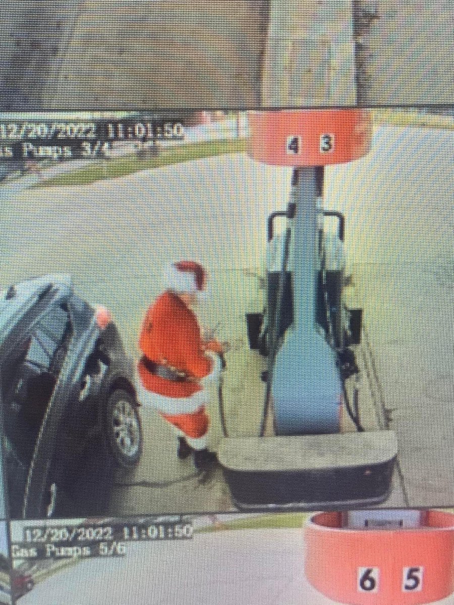 FSCooperatives's tweet photo. He sees you when your sleeping, he knows when you’re awake … he also knows to #MakeFASTSTOPYourFirstStop! 

#SantaSightings at the Mt. Sterling #FASTSTOP! 

 #MerryChristmas 🎄 🎅 https://t.co/A0LZvVILjW