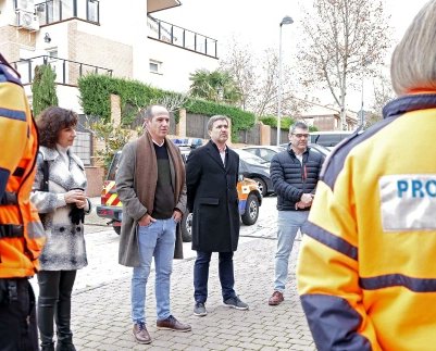 🙂El alcalde de Guadalajara, <a href="/AlbertoRojoBlas/">Alberto Rojo Blas</a>, ha visitado un año más a quienes velarán por nosotros esta Nochebuena y las navidades, a <a href="/PoliciaLocalGU/">Policía Local de Guadalajara</a> <a href="/bomberosgu/">Bomberos Ayto. Guadalajara</a> y <a href="/pc_guadalajara/">PC Guadalajara</a> Allí, han agradecido a los distintos colectivos su compromiso y su dedicación hacia los demás.
