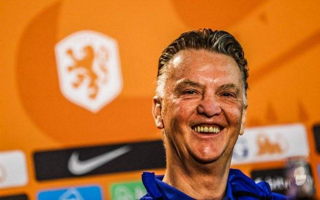 alradealqatari's tweet photo. فان غال : لقد أنهيت مسيرتي ولكن إذا أرادتني البرتغال فسأستمع إلى العرض 🇵🇹 https://t.co/u3bo2YnXDD