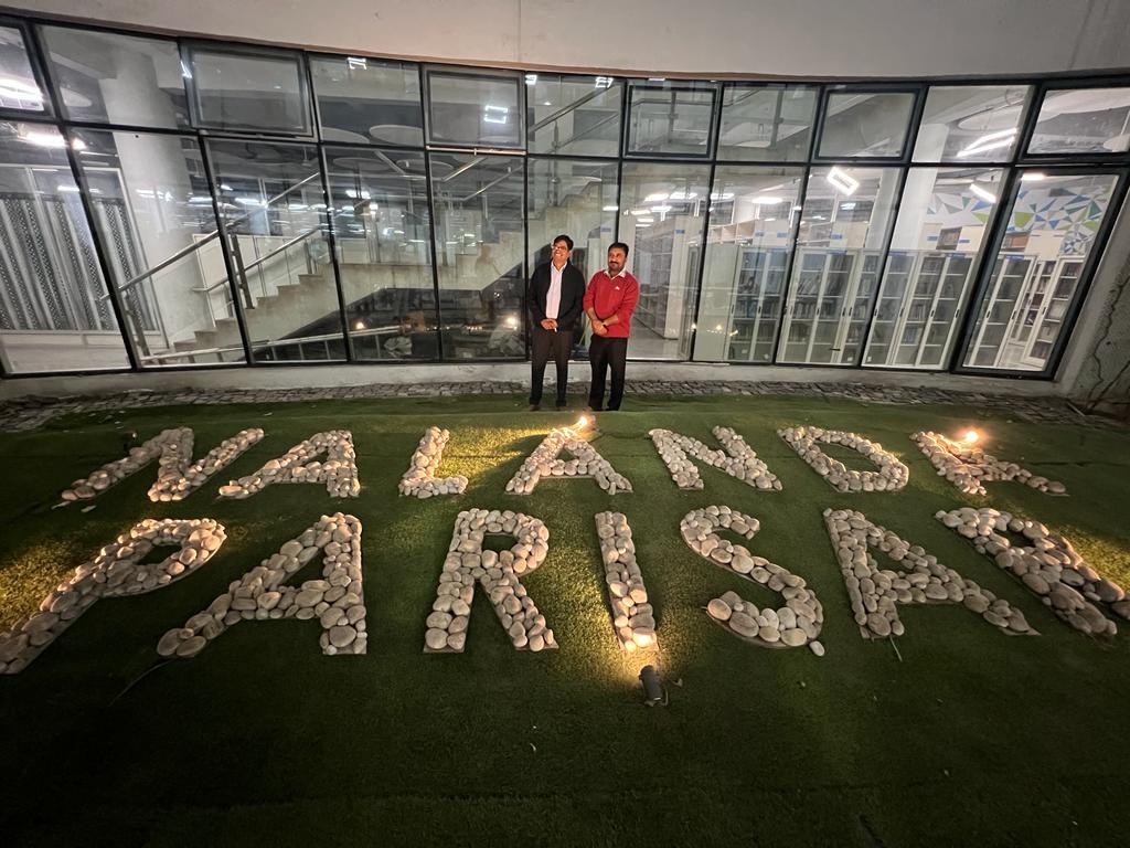 कल रात लगभग 1 बजे अपने छोटे भाई जैसे मित्र ओपी चौधरी साथ रायपुर छत्तीसगढ़ में नालंदा लाइब्रेरी में अचानक गया।इतनी रात को भी विद्यार्थियों  को पढ़ते देखकर बड़ा अच्छा लगा।आपने रायपुर के जिलाधिकारी रहते हुए जो काम किया है वह देश के तमाम अधिकारियों के लिए अनुकरणीय है।<a href="/OPChoudhary_Ind/">OP Choudhary</a>