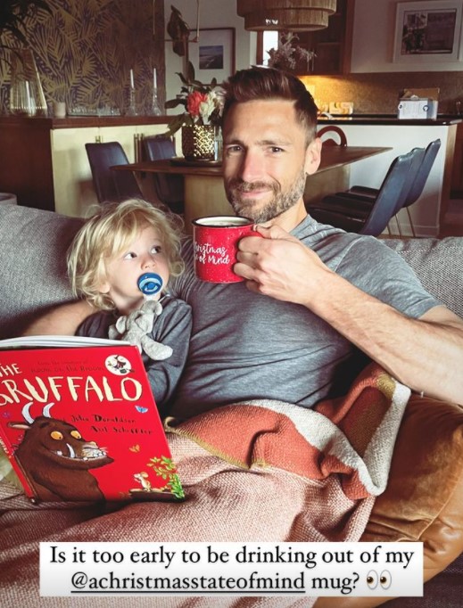 awofans's tweet photo. Merry Christmas everyone! #awofans #andrewwalker https://t.co/omlbIBXDfP