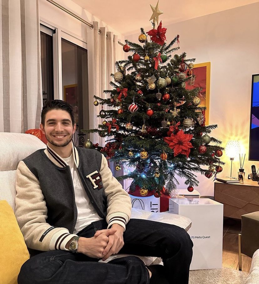 oconcomfort's tweet photo. so this is christmas 🥰 https://t.co/hNy1LQ7SVg