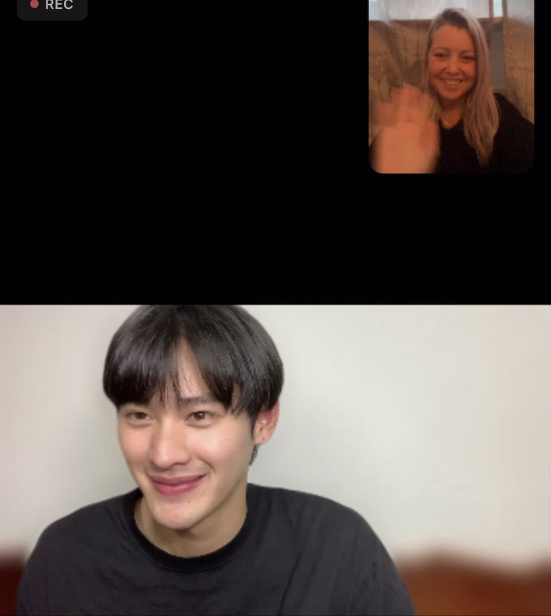 Swedenwaanjai's tweet photo. thinking back to some weeks ago when I spoke with @numberx9th 🙈
He got such a sweet voice and angel smile.
He makes me so happy 😻
thank you P.Kao for being the amazing and lovely guy that you are. I love and adore you so much 😽❤️
#KAOVDOCALL #number_9th https://t.co/hp6uEFPRul