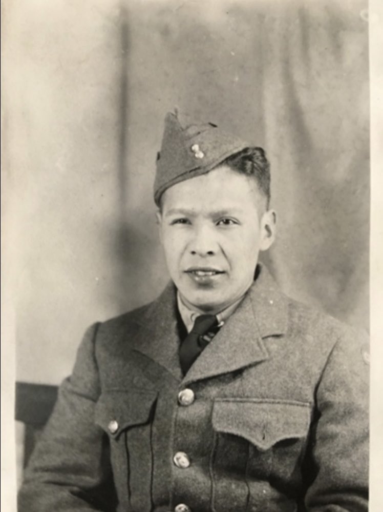 This year, the first candle was placed at the grave of L.F Toney, a soldier of Mi’kmaq origin. We thank the dedicated work of <a href="/SVNFholten/">SVNF Holten</a> in keeping alight the memories of the fallen. ⭐️ [2/2]