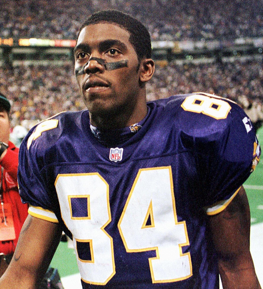 BleacherReport's tweet image. Justin Jefferson has broken Randy Moss' single-season Vikings record for receiving yards 🙌