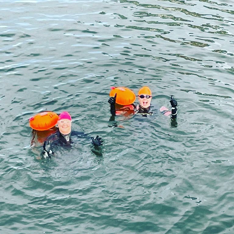 allensl81's tweet photo. Beautiful swim today at the docks. Rounded off with a festive dip after. What better way to kick start Christmassing 2022! #OpenWaterSwimming #Sub10Club #OutdoorSwimming #SwimWild #ChristmasSwim https://t.co/cUv5NOExPg
