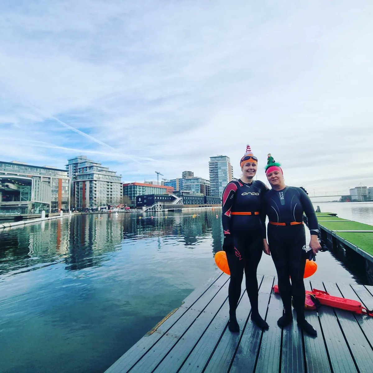 allensl81's tweet photo. Beautiful swim today at the docks. Rounded off with a festive dip after. What better way to kick start Christmassing 2022! #OpenWaterSwimming #Sub10Club #OutdoorSwimming #SwimWild #ChristmasSwim https://t.co/cUv5NOExPg