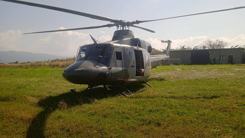 ejb_cavcm's tweet photo. 🚨 #CEMAE || El personal técnico aeronáutico y pilotos de esta insigne unidad, efectuaron encendido del sistema Bell 412, por siete días de no operación. 
#NavidadEnFamilia
#FanbEsSoberania #EjercitoYPuebloInvencibles #ArmaMaestra #24Diciembre https://t.co/KAqgqECYLz