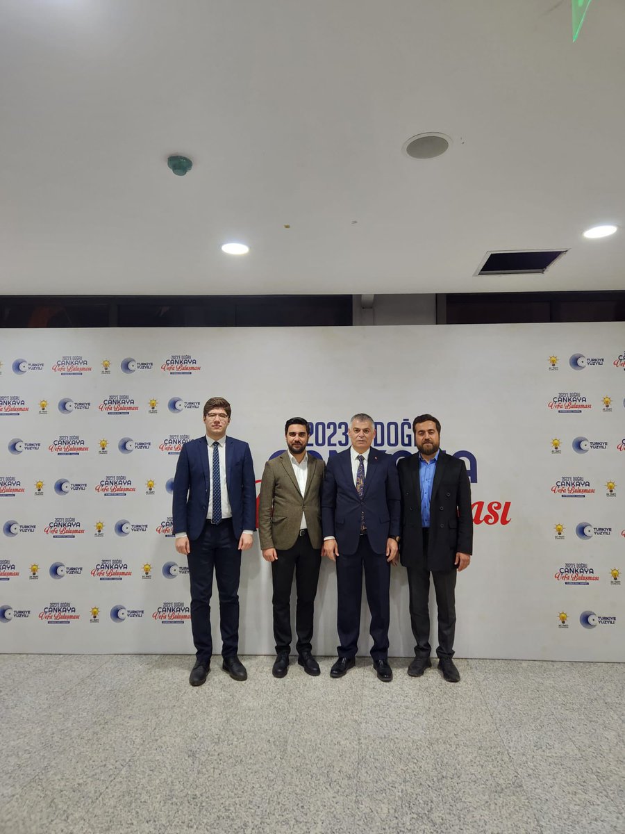 Tayfunarsinkol's tweet photo. 📍Çankaya

Çankaya İlçe Teşkilatımızın düzenlemiş olduğu 2023’e Doğru Vefa buluşmasında hasret giderdik. 

@akcankaya ilçe başkanımız @mustafahasgul ‘e bizleri bir araya getirdiği bu güzel program için teşekkür ederim. https://t.co/LuZV7oDn62