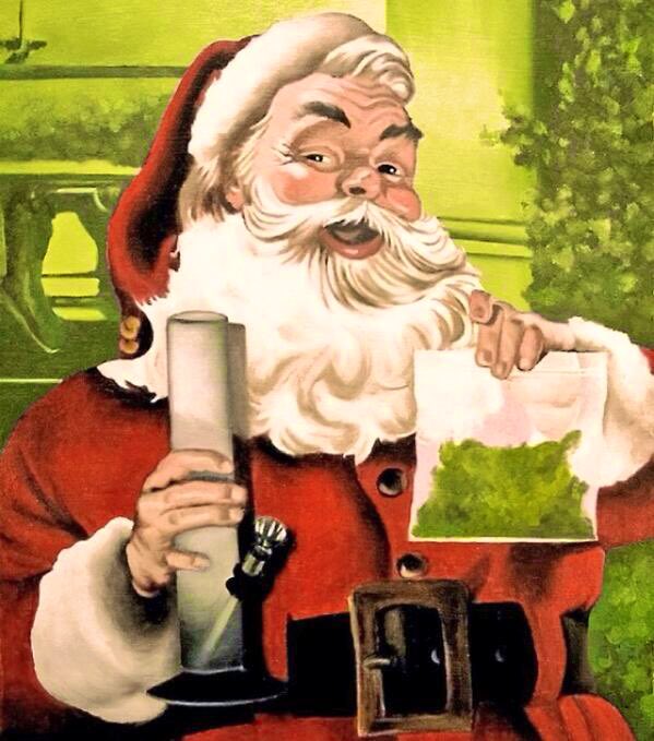 theFOWLISHHOUND's tweet photo. #HappyChristmasEve Happy Kushmas, Santa! 💚🎄🎅🏼😶‍🌫️ https://t.co/mbCczOUoat