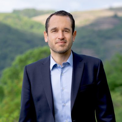 nolanamaru's tweet photo. Le FSE souhaite un réveillon à tous les Listenbourgeois https://t.co/POu4LJpB91