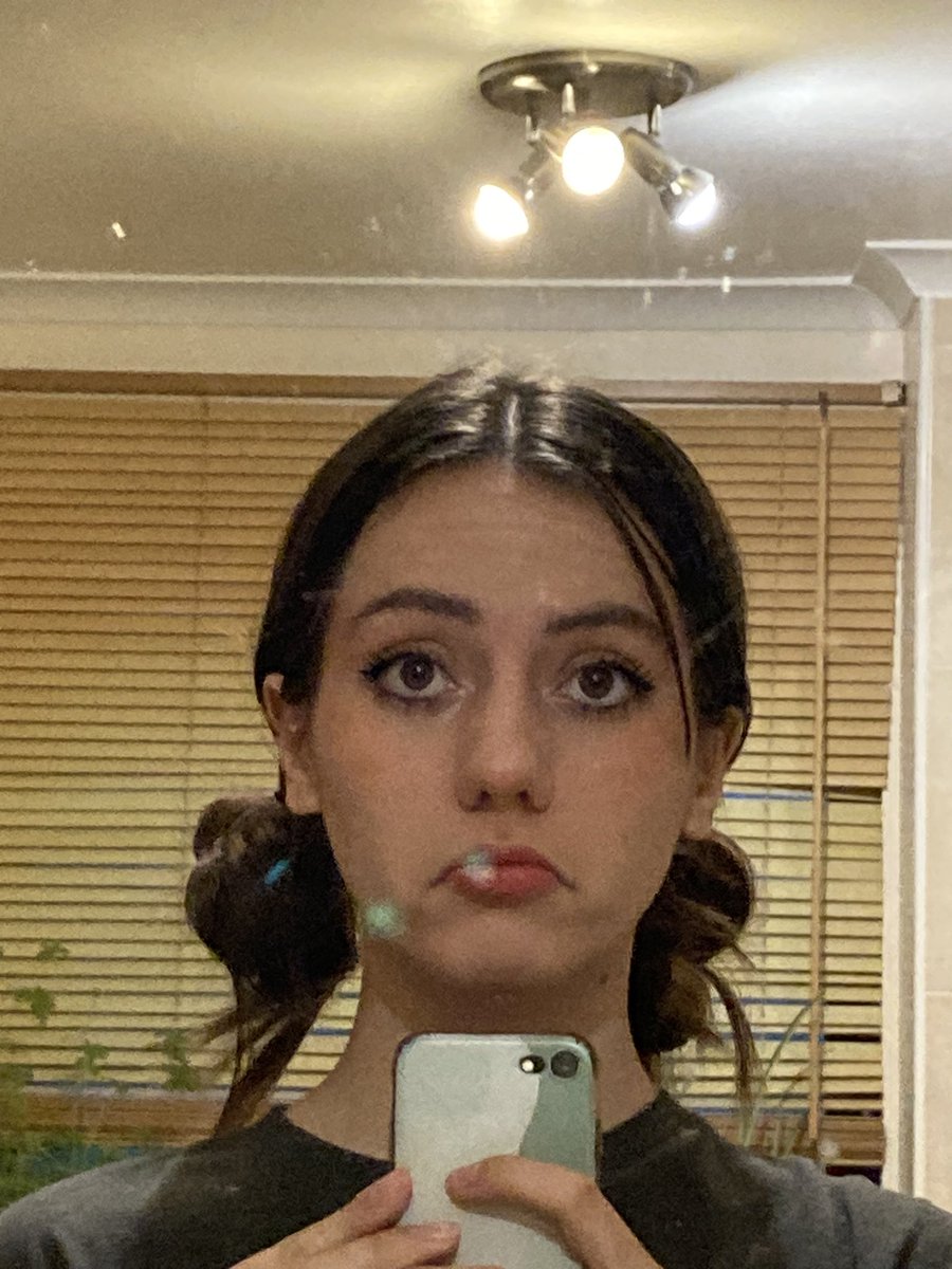 sunrisedodie's tweet photo. this photo makes me laugh bc i feel like it gives dodie https://t.co/9hObIKvDiG
