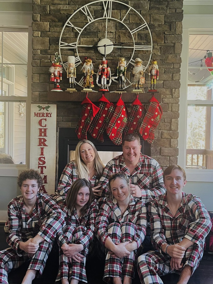 Merry Christmas from the Harters!  

May your hearts be filled with joy this holiday season!