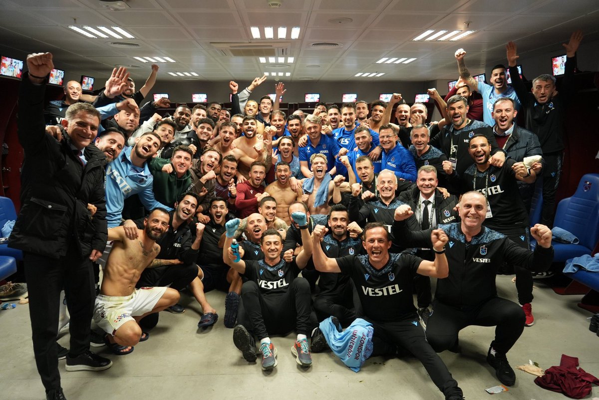 Yan yana, omuz omuza, yürek yüreğe...❤️💙