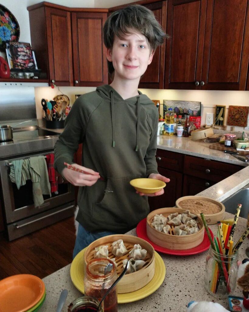 foodloverPDX's tweet photo. First round of steamed holiday dumplings! We made three types this year -- Trumpet/oyster/shiitake/crimini, Sesame Shrimp and #dumplingsequallove Pork & Shrimp Shumai. Mica and I made the mushroom ones for the first time and they're soooo good. Secret in⦠https://t.co/o64rDOpCW2 https://t.co/SN2a0QM7eg
