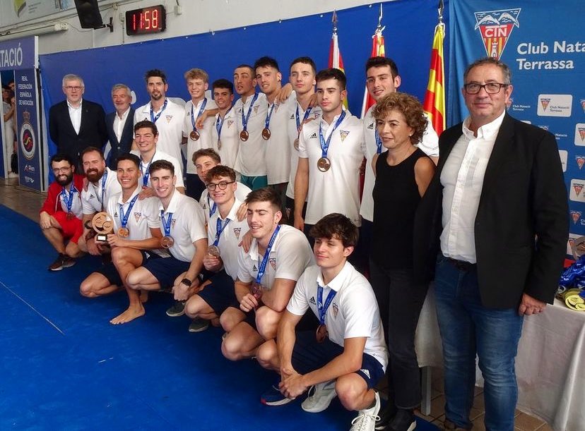 Moltes felicitats a <a href="/TerrassaNat/">Secció de Natació Terrassa</a> per l’ascens a DH de l’equip femení 🥇i la tercera posició🥉de l’equip masculí a la Copa d’Espanya de clubs dispuda a Terrassa aquests dies‼️

#Terrassa
#femclub
#MareaRoja⚪️🔴