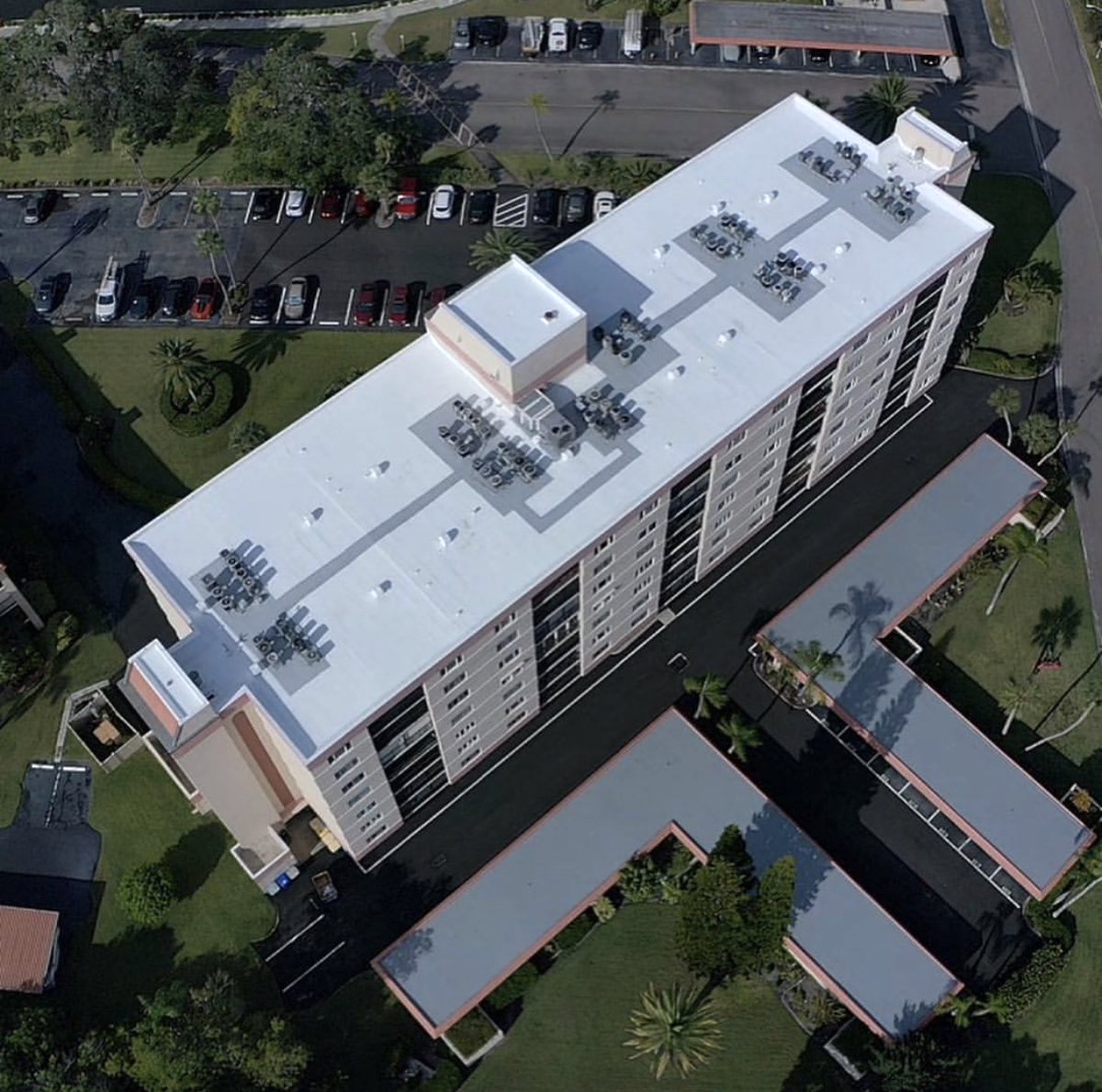 NCFI's tweet image. This aerial shot is everything! Showing off this amazing roof. Silicone over #modbit restore. #NCFI #UrethaneSystems #sprayfoam #modbitroof #sprayfoamroofing #EnduraTech #sprayfoamroof #roofing #restorationproject #FL #Clearwater #roof #SPF #durable #efficient #sprayfoamlife